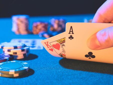 Mastering Online Poker: Ultimate Guide for Newbies & Fans